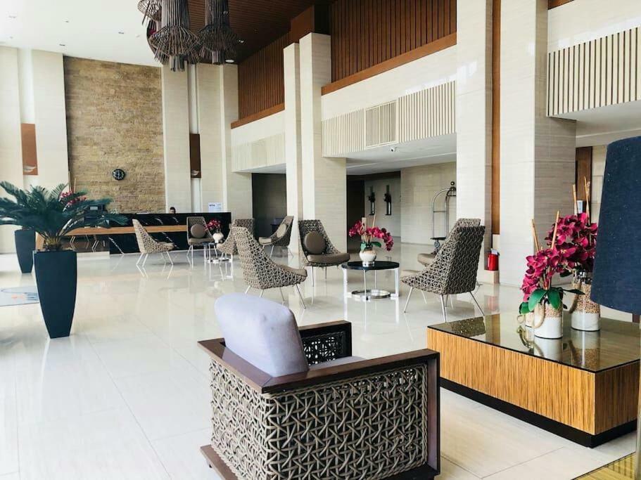 Taal Lake View Wind Residences By Smco Tagaytay City Eksteriør billede